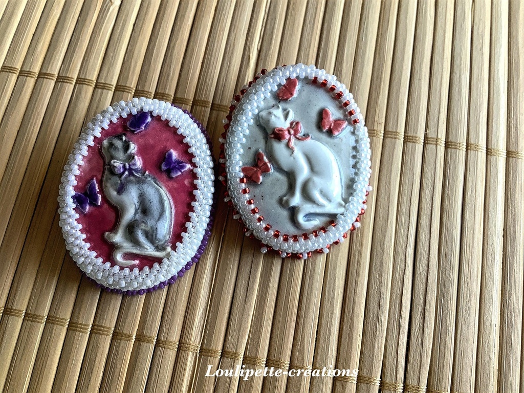 Broche chat rose ou blanche