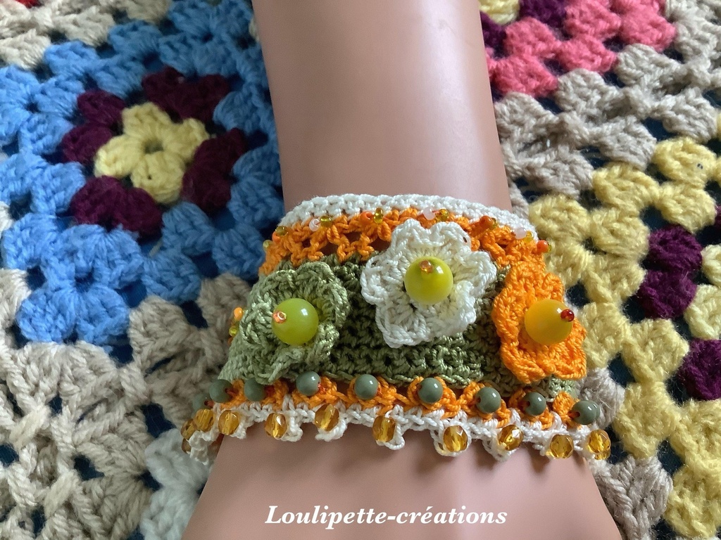 Bracelet broderie de perles et crochet